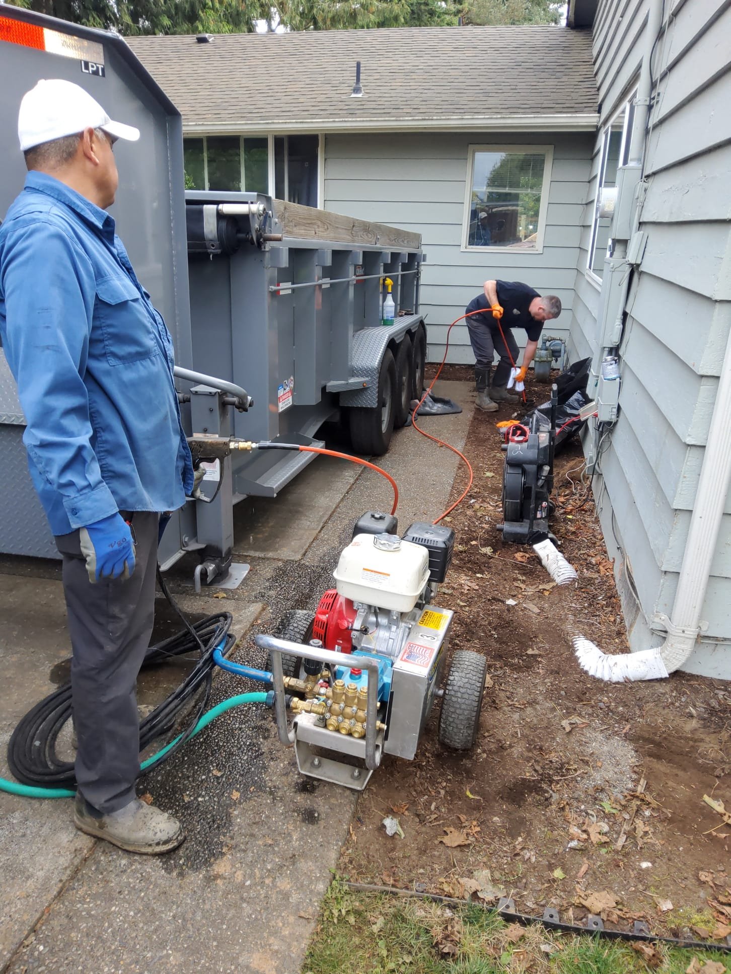 Laser level guiding drainfield lateral placement on a new LaVergne's septic installation