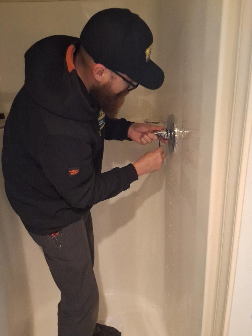LaVergne's emergency plumber responding to a burst pipe at a local home