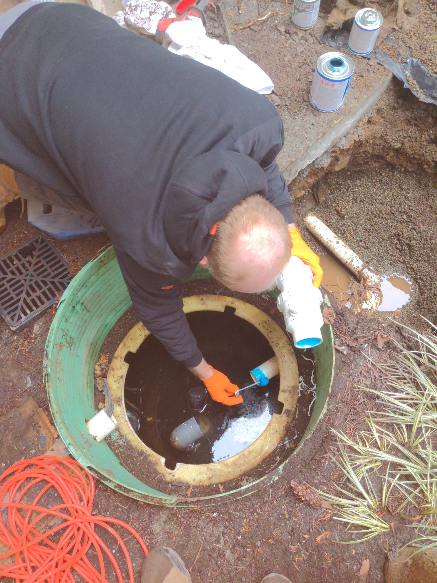 Electronic combustible gas detector tracing a leak along residential gas piping